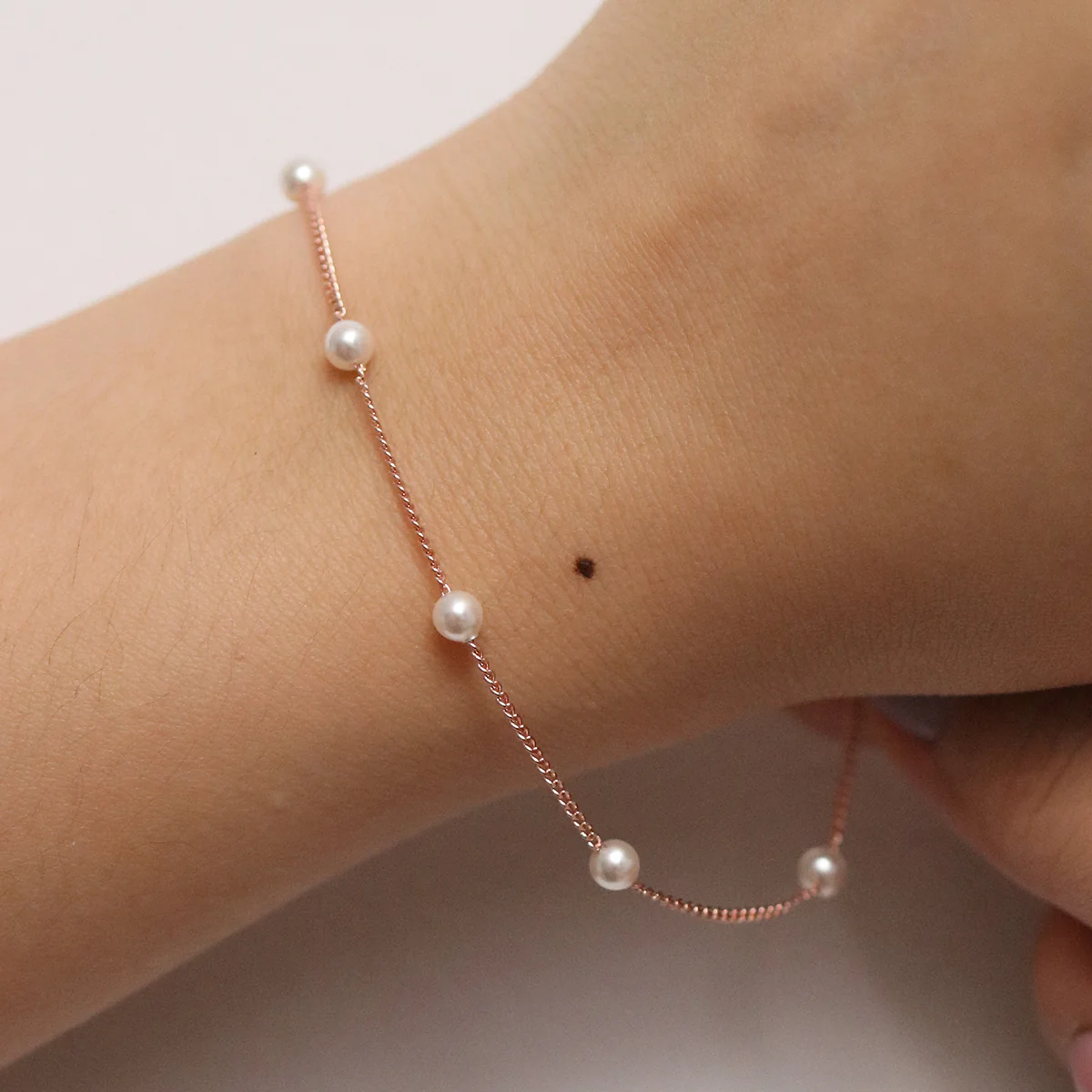 Five pearl relayed bracelet - Image 4