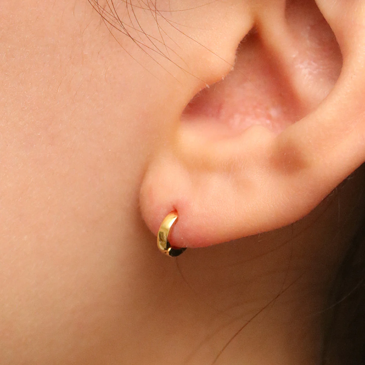 6mm Huggie Earring - Image 3