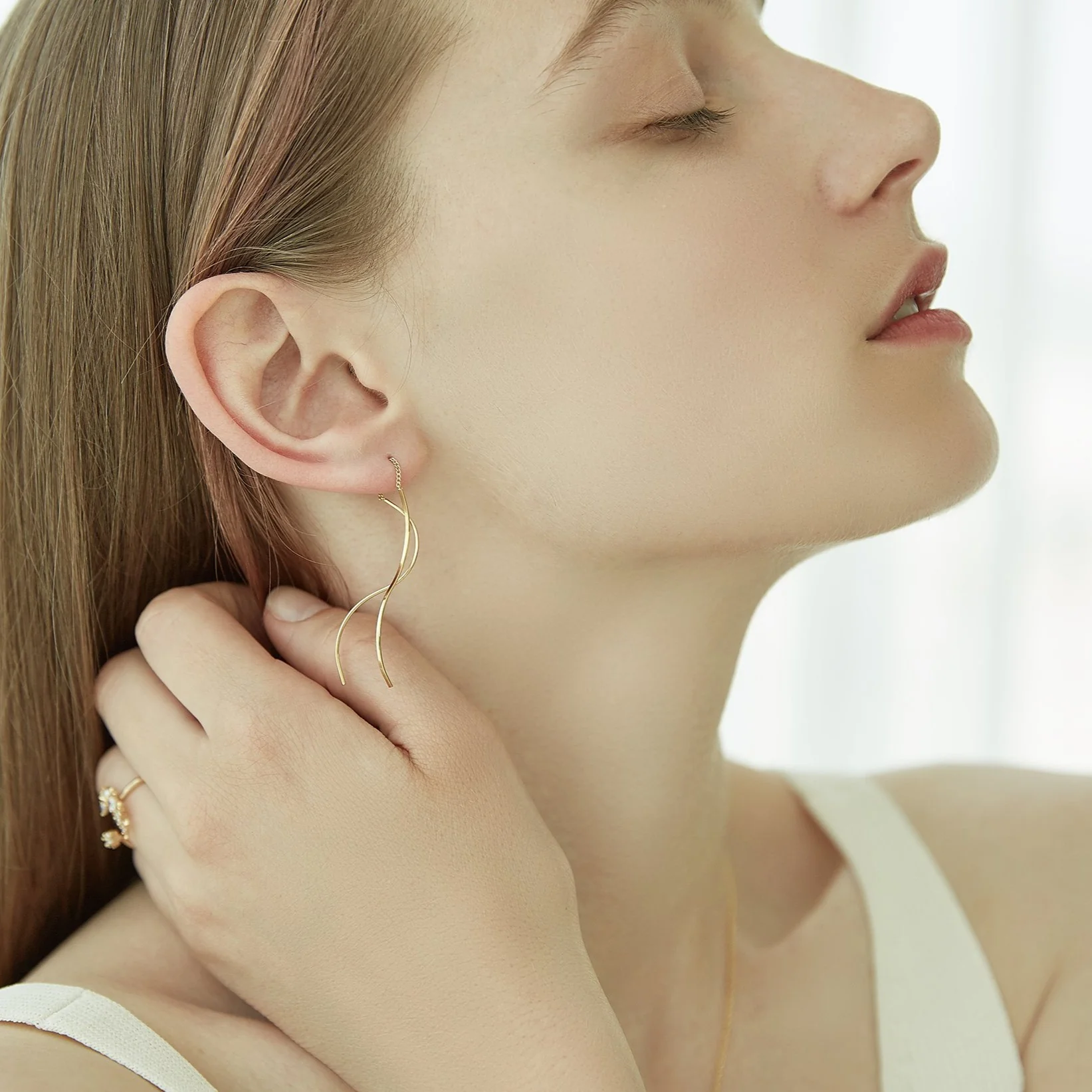 Flow drop short threader earrings - Image 7