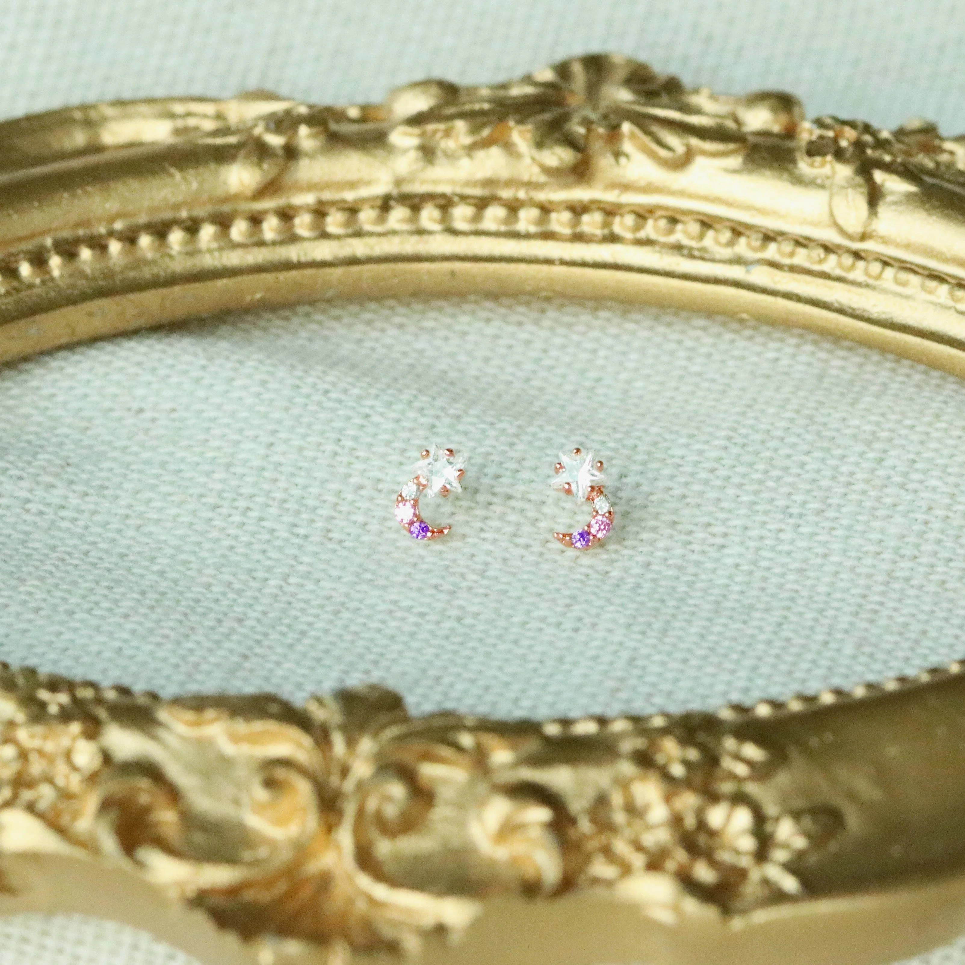 Tiny moon earrings - Image 5