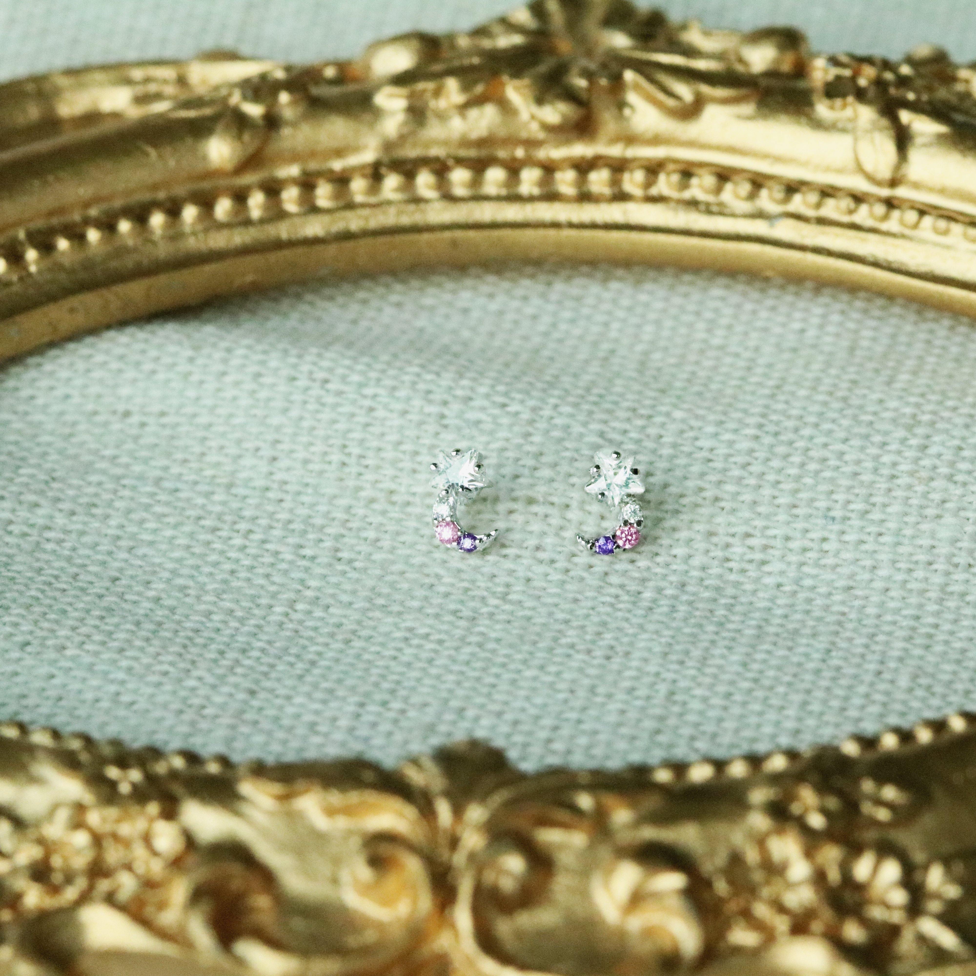 Tiny moon earrings - Image 7