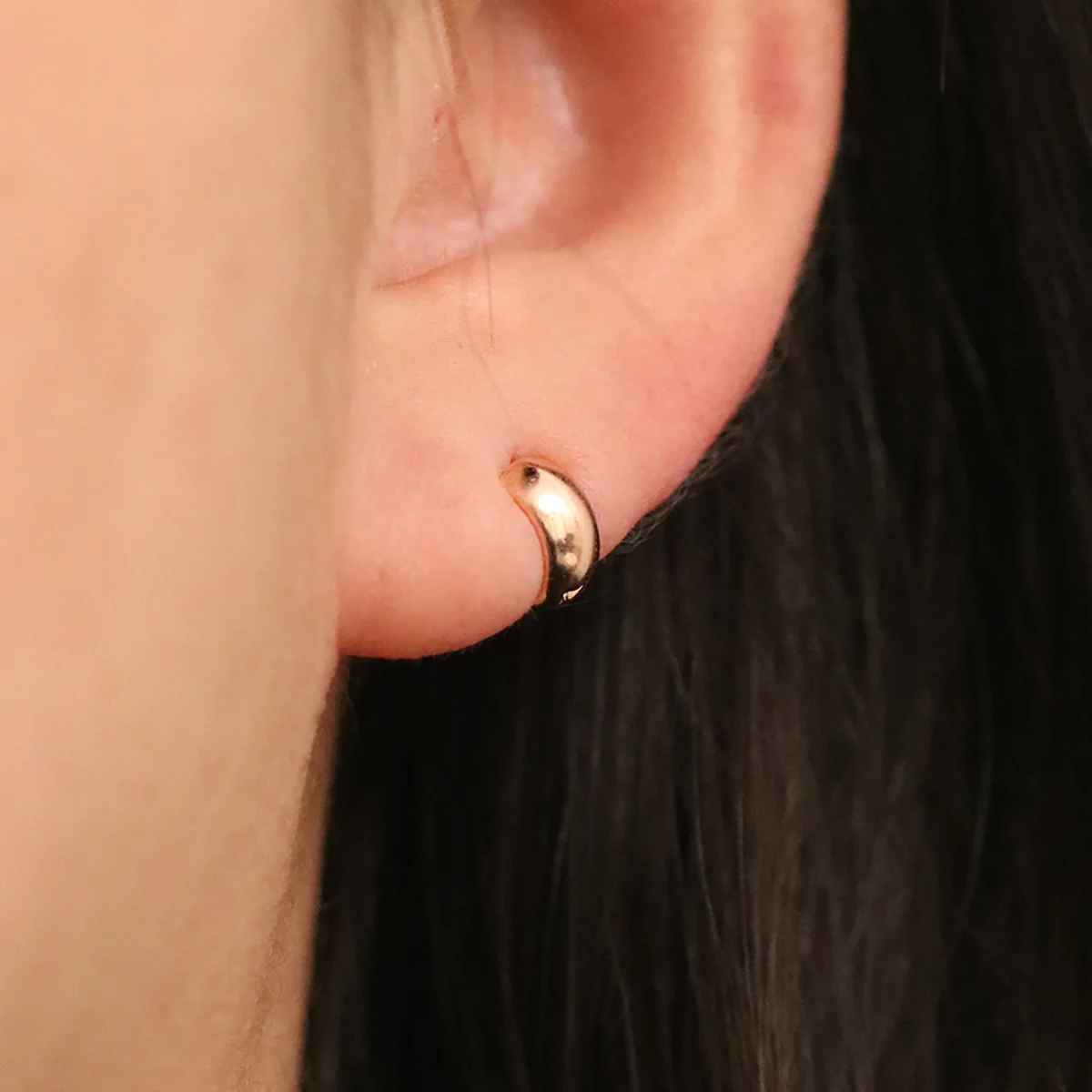 Simple Bold Huggie Earrings - Image 13