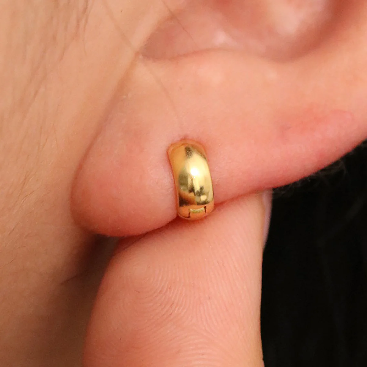 Simple Bold Huggie Earrings - Image 3