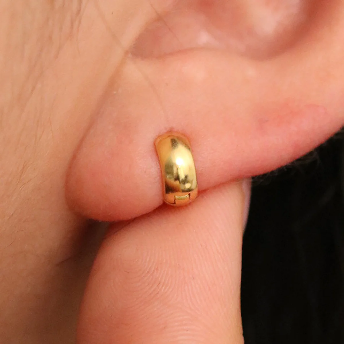 Simple Bold Huggie Earrings - Image 4