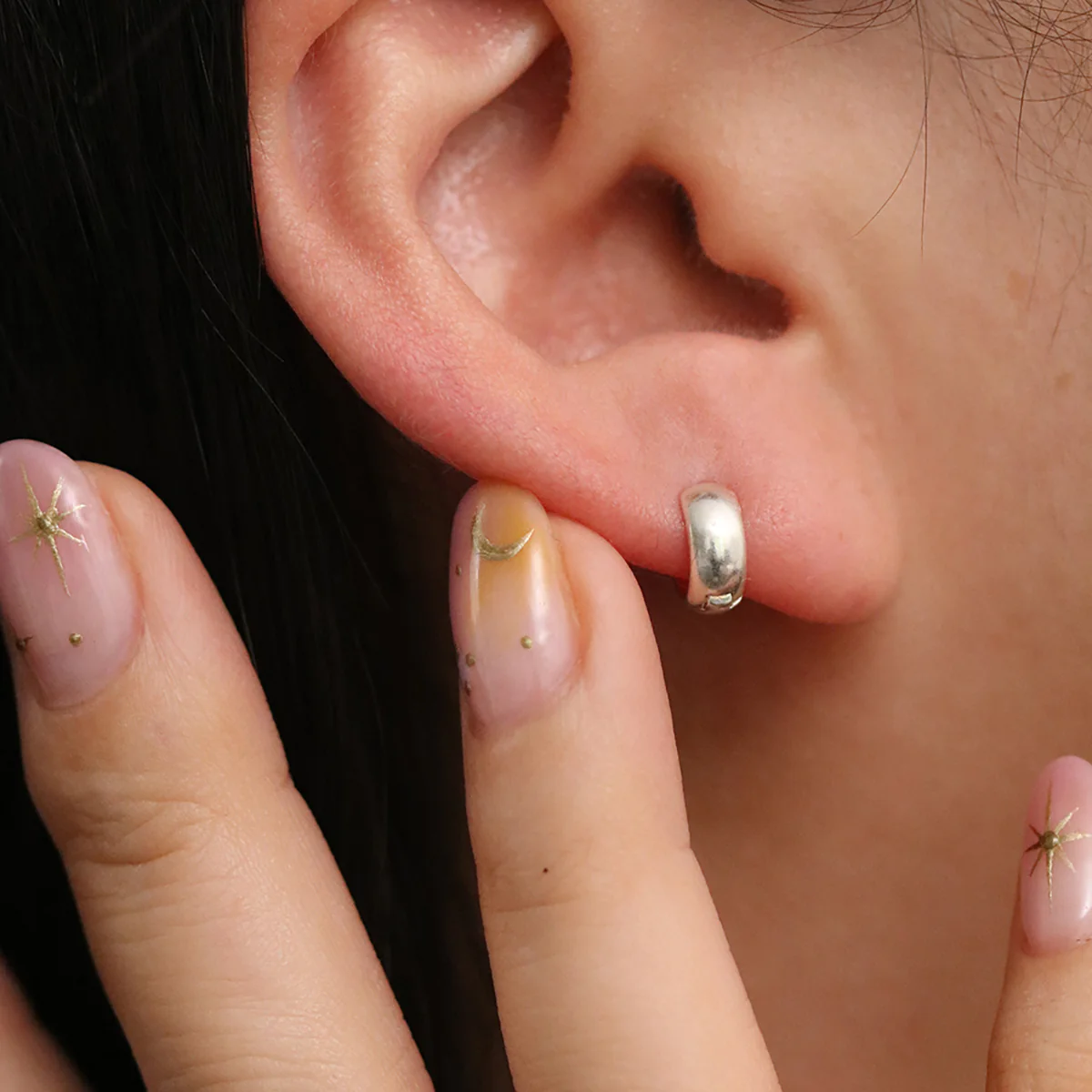 Simple Bold Huggie Earrings - Image 9