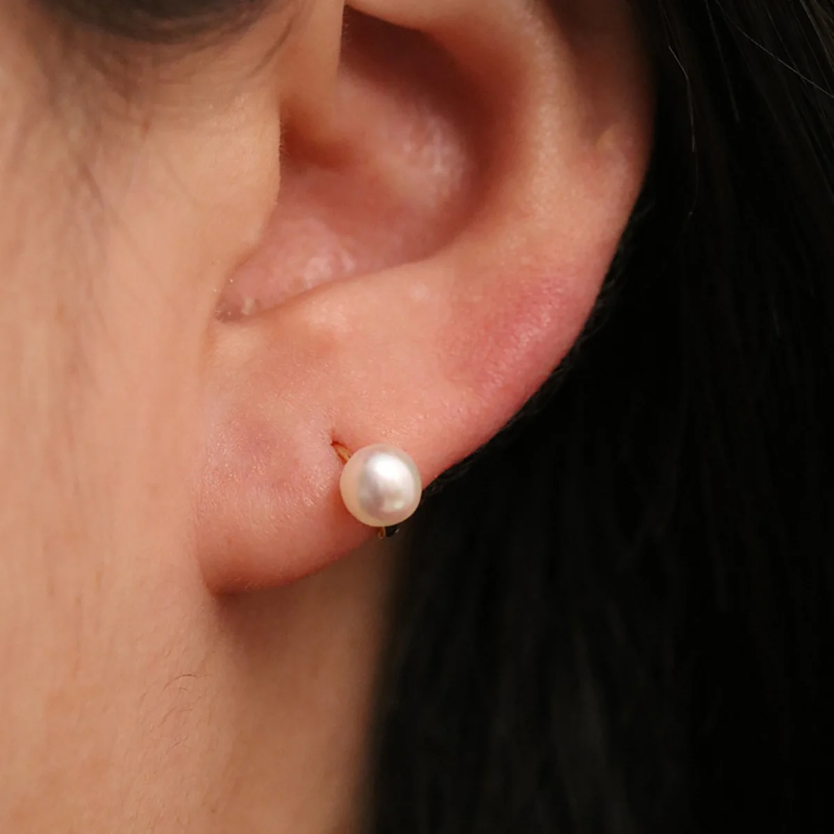 Fresh Water Pearl Huggie Earring - Image 4