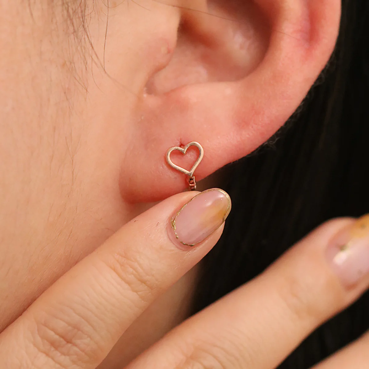 Line Heart Huggie Earring - Image 5