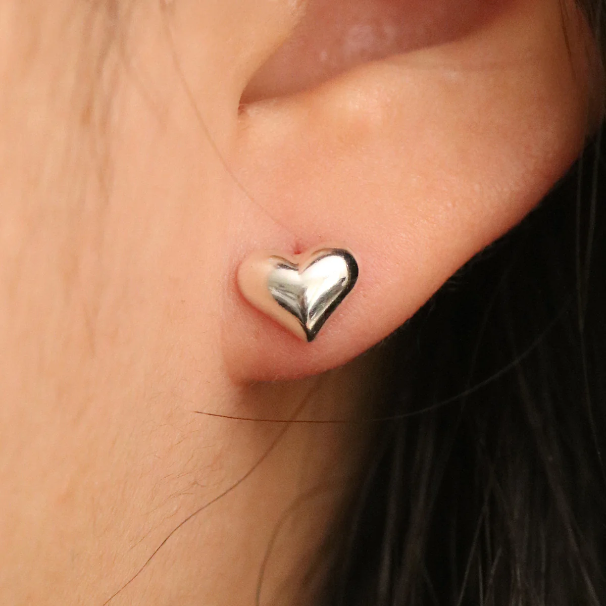Chunky heart stud earrings - Image 3